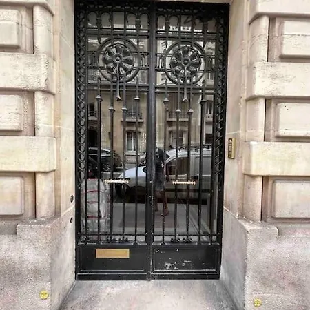 Apartment Bel Tres Bien Place Paris