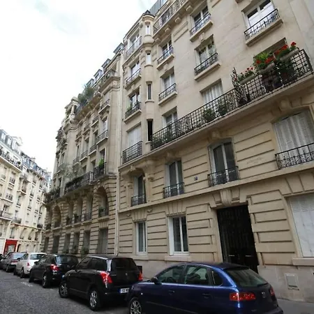 Bel Tres Bien Place Apartment Paris