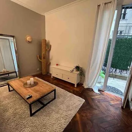 Bel Tres Bien Place Apartment Paris