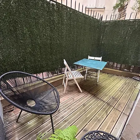 Bel Tres Bien Place Paris